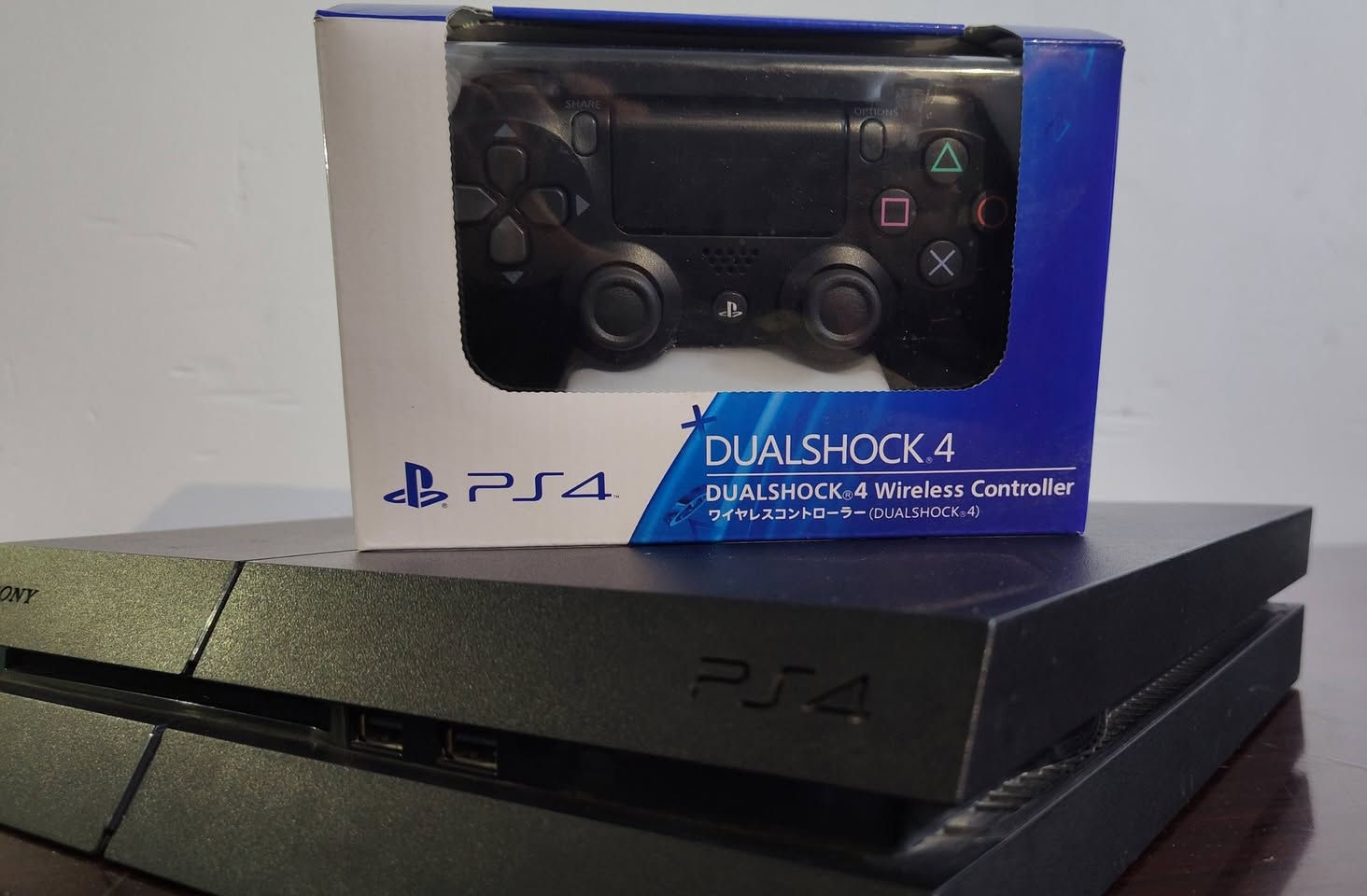 🎮 بلايستيشن 4 فات (مهكر) للبيع 🎮
السلام عليكم، متوفر جهاز بلايستيشن 4 فات (PS4 Fat) بحالة ممتازة جداً ونظيف وجاهز للاستخدام.
✨ المواصفات والمميزات:
النظام: جهاز مهكر 
الملحقات: يأتي مع جويستك (يد تحكم) جديدة تماماً وغير مستعملة بكرتونتها 
النظافة: الجهاز نظيف ومنافذه سليمة وشغالة 100% (يمكنكم معاينة نظافة الجهاز من الزوايا في الصور .
🕹️ الألعاب المحملة على الجهاز:
الجهاز محمل بأقوى وأشهر الألعاب وجاهز للعب فوراً:
كول اوف ديوتي (Call of Duty)
جي تي أي 5 (GTA V)
ماينكرافت (Minecraft)
بيس 21 (eFootball PES 2021)
ذا لاست اوف أس بارت 2 (The Last of Us Part II)
غود اوف وار 4 (God of War 4)
💰 السعر:
290 ألف دينار
📍 الموقع: [ واسط، الصويره،حي العسكري]

📞 للتواصل والاستفسار: يرجى المراسلة على الخاص


**إذا كنت صاحب هذا الإعلان وتريد حذفه لأي سبب، رجاءا أرسل رسالة إلى الدعم الفني**