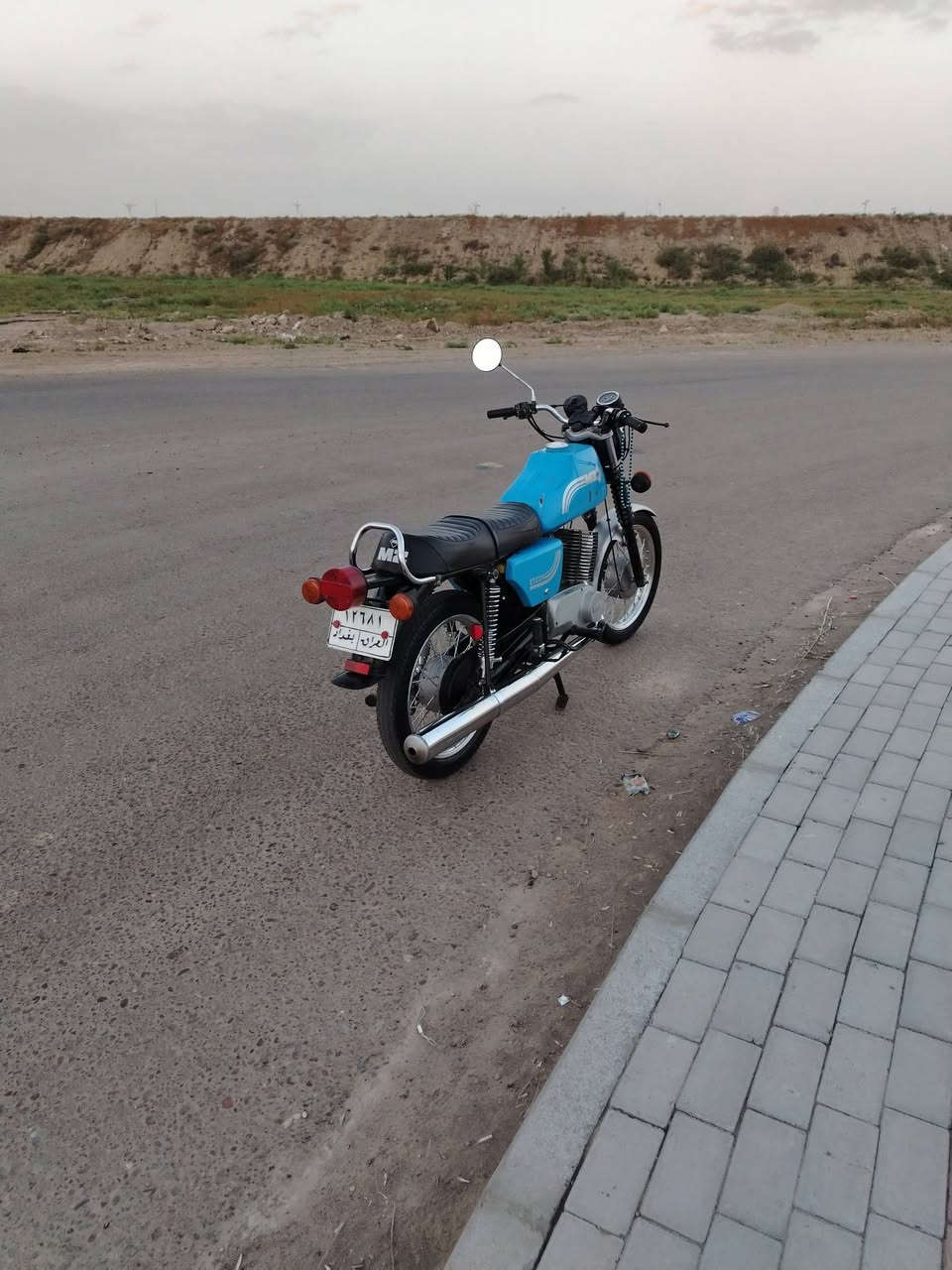 السلام عليكم من رخصت مدير لكروب دراجة 82 للبيع دراجة استندر قطرت لحيم مابي كشرة بلادي رقم او سنوية صدامي بدون راعي مكاني صلاح قضاء بلد الشراي يتصل ***********
