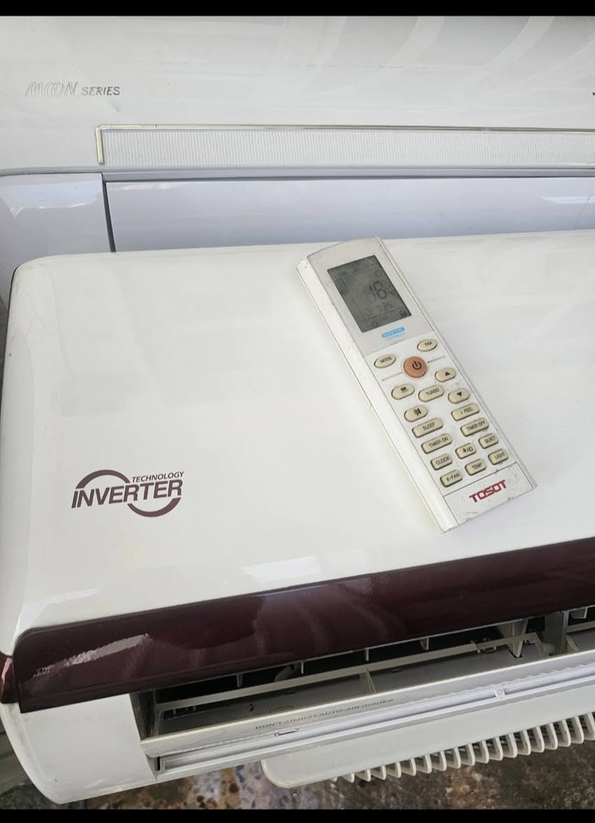 سبلت توسوت حجم (واحد طن) 
داخليه الضخمه 13000الف BTU
انفيرتر اقتصادي وليس تحكم انفيرتر فقط 

يشتغل على 3 امبير حاليآ مشدود تجي تشوفه بعينك تقتنع بي اقفلك غازه وافتحه الك 
وبلعافيه عليك 

بلادي بدون اي تصليح تدفئة تبريد نظافه 💯
ملحقاته كامله بواري ريمونت قاعده وايرات يعني جاهز من كلشي 

سعر الجهاز 350 الف 

📍مكاني بغداد قريب الشعب بوب الشام 
📞للاتصال بالرقم ***********او وتساب 
يوجد خدمة توصيل🚛 داخل بغداد

