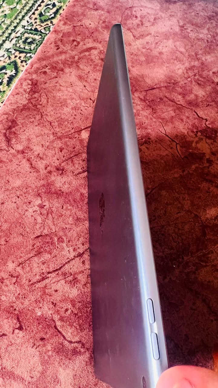 آيباد 9 طك جيس ٢٧٥ وبي مجال زلغ ما بي
واذا اكو مراوس ب ايباد ١٢ وانطي فرق 
ناصريه مركز 
***********
