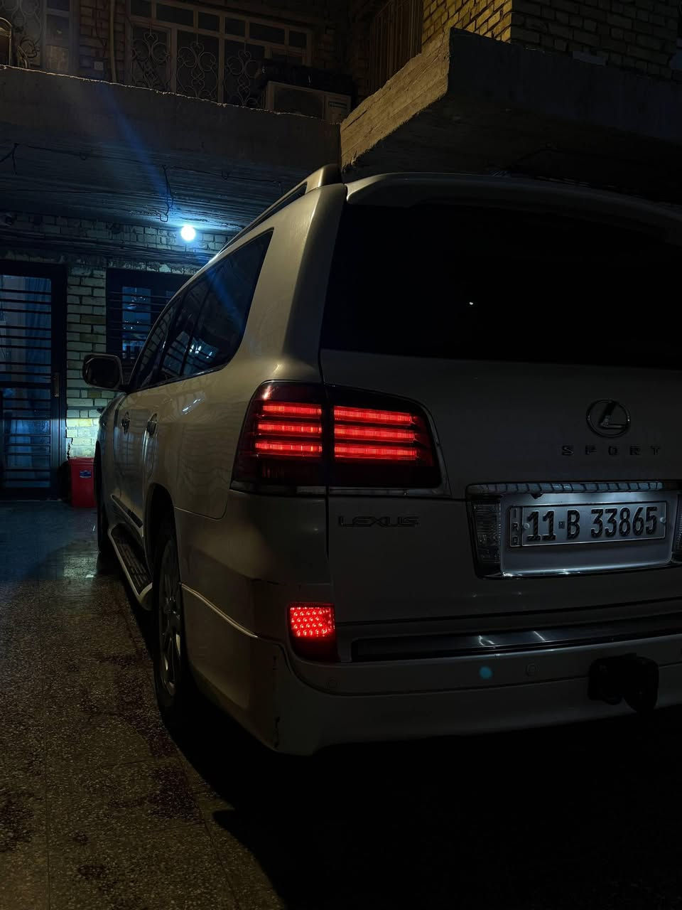 السلام عليكم 
LX570 SPORT 2011 
 1-السيارة فول ١/١ 
2-رادار امامي 
3-حساسات360 درجة
4-كامرات امامي خلفي جانبي 
5-اشاير بل مري 
6-مري شفط 
7-جگات شغالة كاملة مابيهة اي مشكلة 
8-نضام dinamic للتوازن بالجگات يعني من تميل تعدل روحهة السيارة تلقائي 
9-كشنات جلد 
10-كشنات تدفئة تبريد +جميع الكشنات امامي خلفي كهرباء +كشن السايق خزن ميموري ٣وضعيات
11- ٣وضعيات قيادة SPORT/NORMAL/ COMFORT
12-بلوتوث اغاني
13-شاشة كبيرة 
14- فتحة سلايدروف
15-محرك ٨ سلندر 5700 
16-صندوگ كهرباء+الصندوق سوفت كلوز (شفط) 
17-دفع رباعي4X4 
18-كامرة دوارة
19-٧راكب 
20-تشغيل عن بعد 
21-بصمة 

السيارة بيهة الجاملغ الخلفي مال السايق صبغ بدون دواخل وبيهة دائرة صغيرة كلش بكد راس الاصبع بالباب اللي خلف السايق اما الباقي كفالة عامة گير مكينة كفالة عامة  صدرهة نضيف السيارة مال بيت كل اسبوع تطلع مرة استخدام بيت السيارة ترايهة البصرة وين ميعجبك تطلع بيهة السيارة رقم بغداد
***********
السعر/ 315
عنواني بغداد
