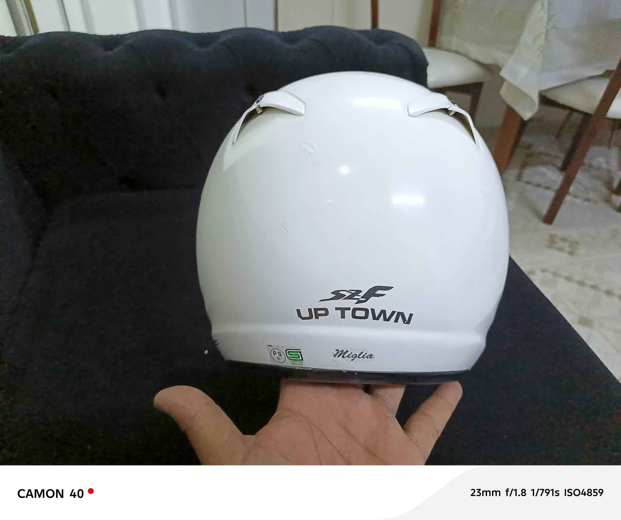 أسعد ألله أوقاتكم اخوتي الطيبين خوذه أراي نضافه ٩٠ ٪وبلاديه وصبغهه  هم بلادي  جامتهه هم جديدة لك وموضح بلصور وسعرها هم حلو ٢٠٠ وبيهه شويه مجال 
الأعظمية مدخل شارع الاطفاء رقمي
***********
وكل الهله بلغوالي
