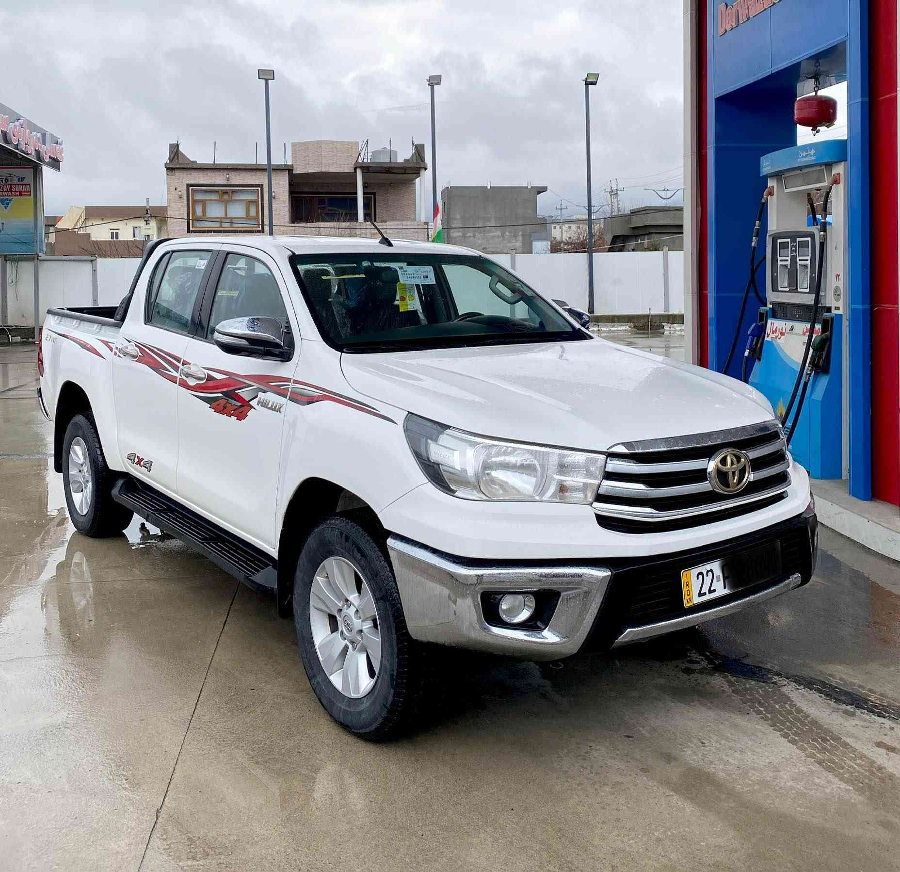 تۆیۆتە هایلۆکس مەرزیە 2016 دەبل ئەکسل سفری شەریکەی سەید نەهرۆ یەک دەستە لەشەریکەوە 125km عەقیقی رۆشتوە بەناوی خۆمەتا 2028 رەقەم هەولێرە ئەشیای بیلادی لەگەلە دوو سویجە فول مواسەفاتە سعودی گێر تۆماتیک ناوفۆرمیکە ڤۆلیۆم شاشە ئایپات کامیرە تەبریت مەرکەزیە حەساسە نیزام eco یە دەحامی نیکلە یەدە نیکلە ئاوێنە ئەوتۆیە چوار پستۆنە سیارەکە سێرفزی شەریکەی بۆکراوە تاوەکو ئیستاش هەر لەشەریکە رونی دەگۆردرێت پاک و خاوێن ماوەتەوە دەحامی بۆ دەحامی بەشەرت گێر مەکینە ئەکسل نەکراوەتەوە گشت  گیانی بەشەرت سەیارەکەکامل جوانکاری بۆکراوە تاخم کوشن و گاحی بۆکراوە لەگەل هۆکی دواوە    
بۆیاخی / نیە 
تعدیل/ نیە 
تەزرە / نیە 
جەمپی / نیە  
نرخی:264$ کەمێک محامەلە 
ژمارەی خاوەنی :واتس ئاپ:*********** أربيل, العراق
