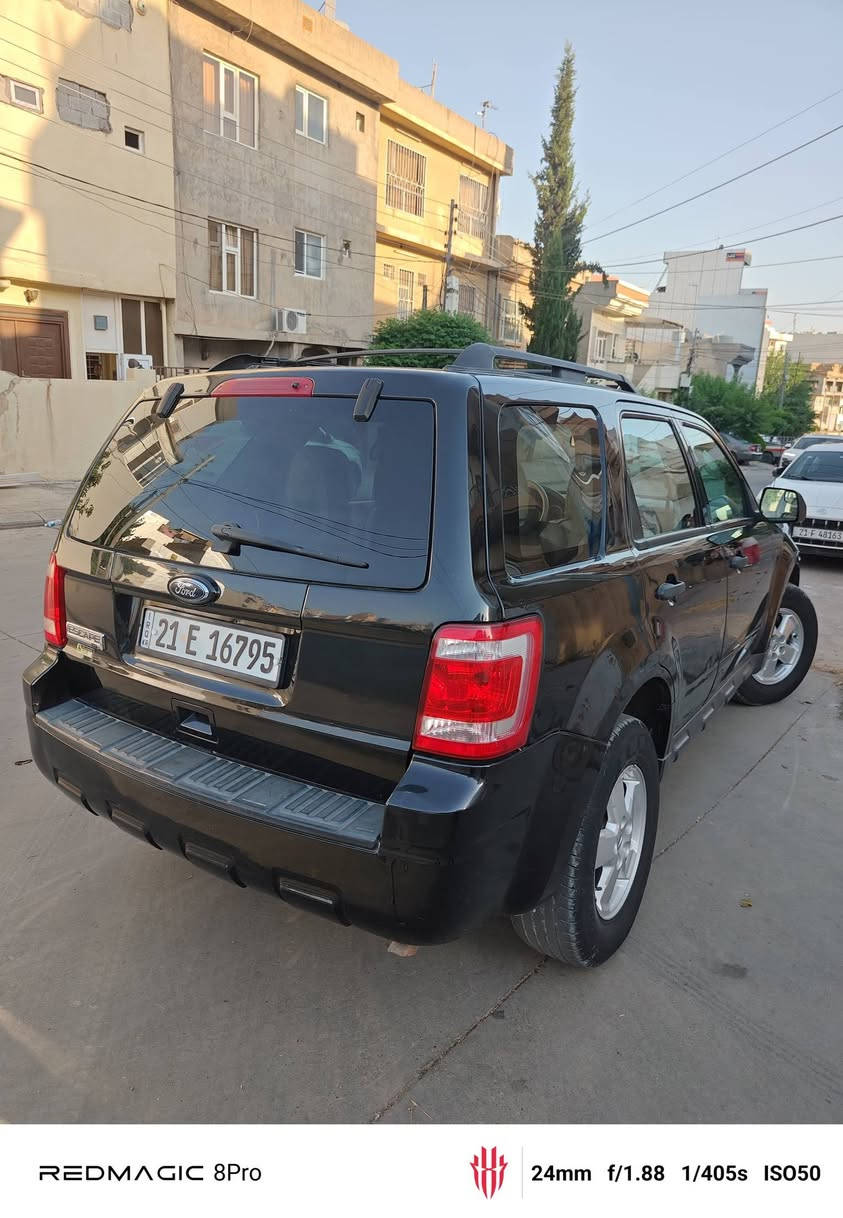 فۆرد ئیسکەیب ٢٠١١ چوار بستۆن دەبڵ عەکسل بێ بۆیاخ یەک پەلە کارتی هەیە نرخی ١١٠ معامەلەیەکی کەم ***********
