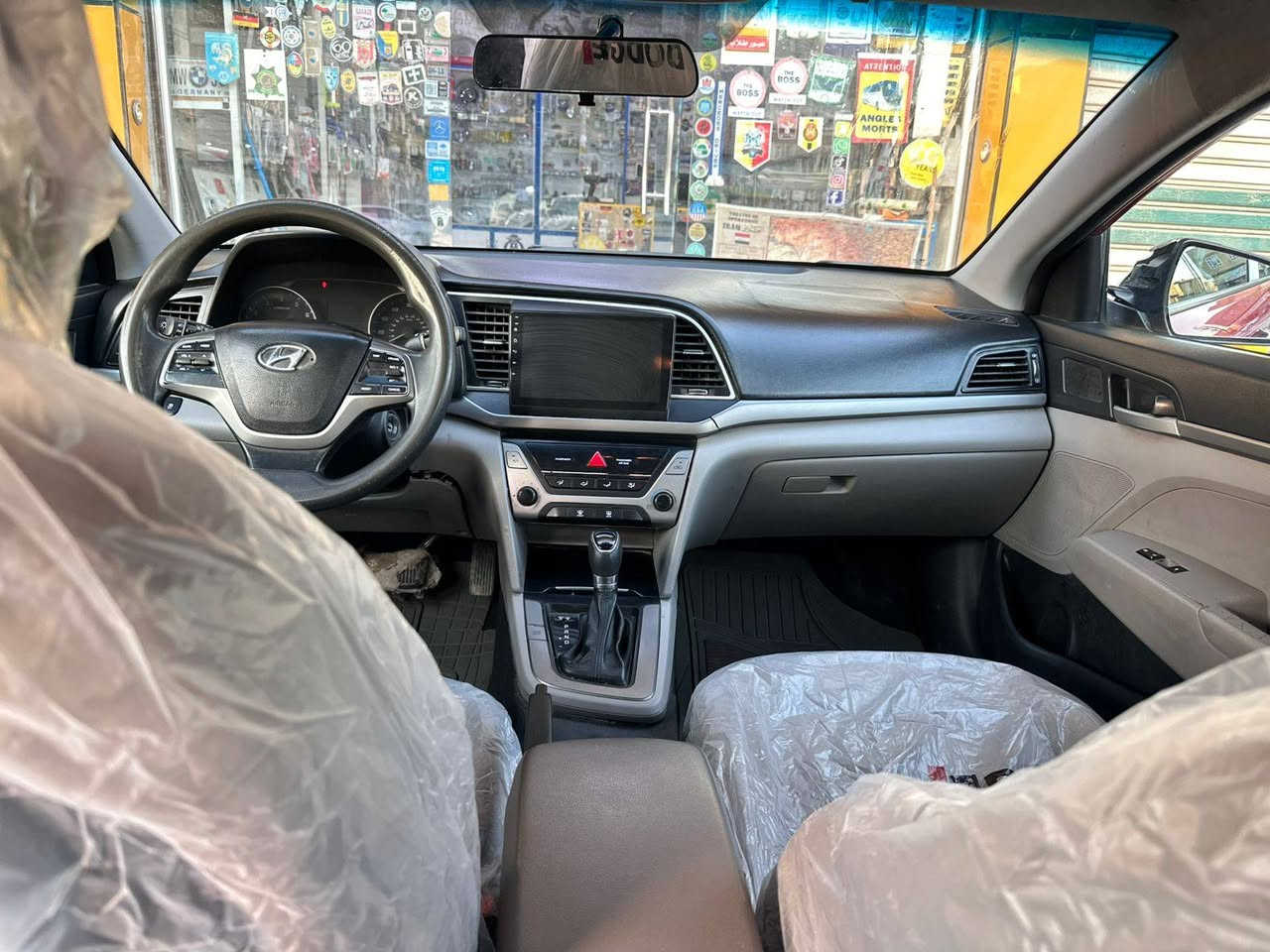 انتره 2017 امريكي محرك 2000 كير ومكينه مابيه شي جاهزه  سياره بيع او مراوس مكان ناصريه رقم ذي قار 
السعر 107 وبيه مجال 
***********
