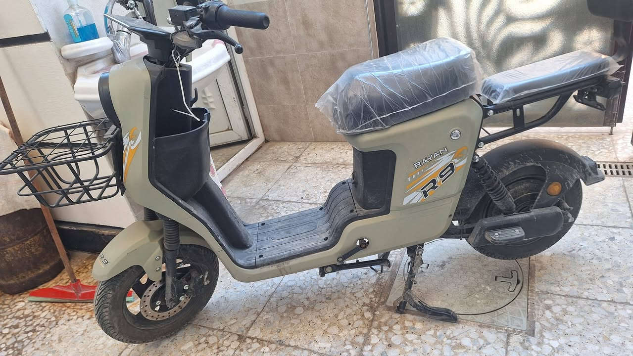 دراجة r9 موديل 2025دراجة خير من لله كهربائيات مكفولة من كلشي بايدر بعدني مشادة لمرايات موجودة ممشكلهة بل دراجةة
مشكلتهة خليتهة على الشحن ونفخت لبطاريات لدراجة كامت تمشي وتوكف يعني ينراد تبديل بطاريات اني ابيعهة الك كوم حديد لدراجة عارضهة ١٨٠ وهاذا رقمي *********** اتصل وتدلل مكاني بغداد الجديدة
