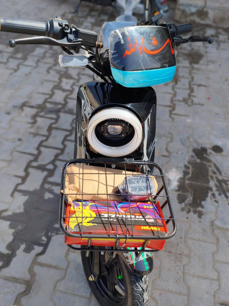 السلام عليكم شباب دراجه شحن R9

 كفاله عامه من الزلغ موديل2026

 بطاريات كبار دبل 32امبير 

دراجه بلباكيت كلشي شغاله بيها 

شركه ولي

سرعه 109 اشاير شغاله يمنه يسره دبل اشاير لايت عالي ناصي 

لد دائري شغال الدراجه غراضها كلها موجوده 

لون اسود السعر 550 مكاني مكاني نجف حي العسكري ***********
