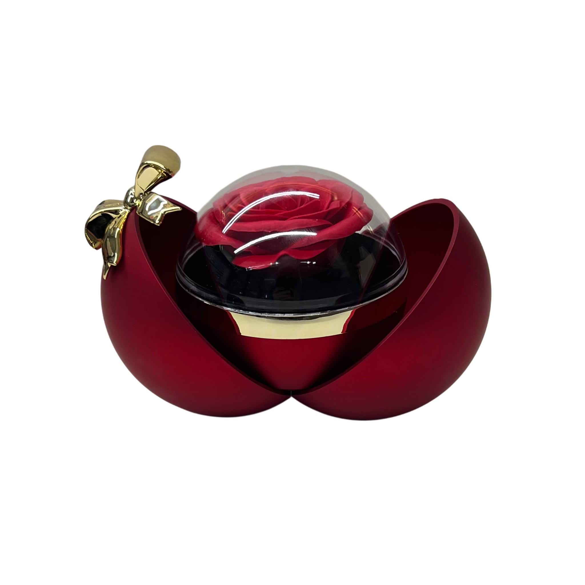 بس ب20 وااتوصيل مجاني
صندوق الهدايا الملكي (قلب مرصع ووردة حمراء)

صندوق هدايا متكامل يجمع بين التصميم الهندسي المبتكر وفخامة المجوهرات، مصمم لتقديم تجربة مفاجأة لا تُنسى.

• تصميم كروي مبتكر: الصندوق يأتي بشكل كرة "أورمانت" بلون أحمر مطفي (Matte) مع فيونكة ذهبية فاخرة.

• آلية فتح فريدة: ينفتح الصندوق من الجانبين ليكشف عن وردة حمراء ومكان مخصص للقلادة في آن واحد.

• وردة داخل قبة زجاجية: تتوسط الصندوق وردة حمراء كبيرة محمية بقبة شفافة تضفي لمسة جمالية دائمة.

• قلادة القلب المرصع: يتضمن الصندوق قلادة ذهبية اللون بتصميم "قلب مفتوح" مرصع بفصوص كريستالية لامعة بالكامل.

• علبة إهداء خارجية: يأتي المنتج مع علبة كرتونية وردية أنيقة مزينة برسومات "Love" وفيونكة لسهولة الحمل والإهداء.

المواصفات:
• اللون الخارجي: أحمر ملكي (Matte Red) مع لمسات ذهبية.
• الشكل: كروي (Apple Shape) مع قاعدة مسطحة للثبات.
• القلادة: معدن ذهبي اللون، تصميم قلب مرصع بالفصوص الكريستالية.
• الوردة: وردة صناعية حمراء ذات مظهر واقعي داخل قبة شفافة.
• الإغلاق: إغلاق محكم بفيونكة ذهبية علوية.

محتويات العلبة:
• صندوق الإهداء الكروي (الوردة مدمجة بالداخل).
• قلادة القلب المرصع بالكريستال.


**إذا كنت صاحب هذا الإعلان وتريد حذفه لأي سبب، رجاءا أرسل رسالة إلى الدعم الفني**