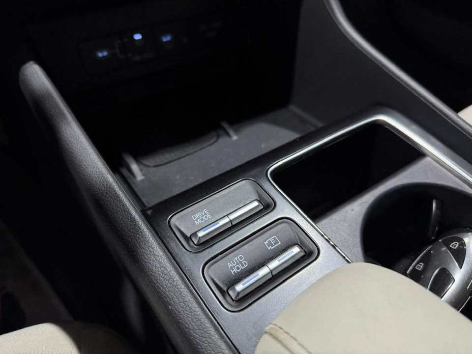 سوناتا 2024 هايبرد 
رقم بغداد بسمي 
السياره مبدل باب السايق والصدر شرط الوكاله

السياره بدون ايرباك جديده حيل 

فول فول عدا البانوراما 
بصمه 
رادار امامي وجانبي
شاحن وايليس
نفكيشن
كراسي كهرباء 
اضائه LED 
كير تعليك
شاشه ايباد 
داخل ابيض ملكي
تبريد قطعتين
قياده الي
تحديد مسار وهواي بعد مواصفات

للاستفسار الاتصال 
***********
