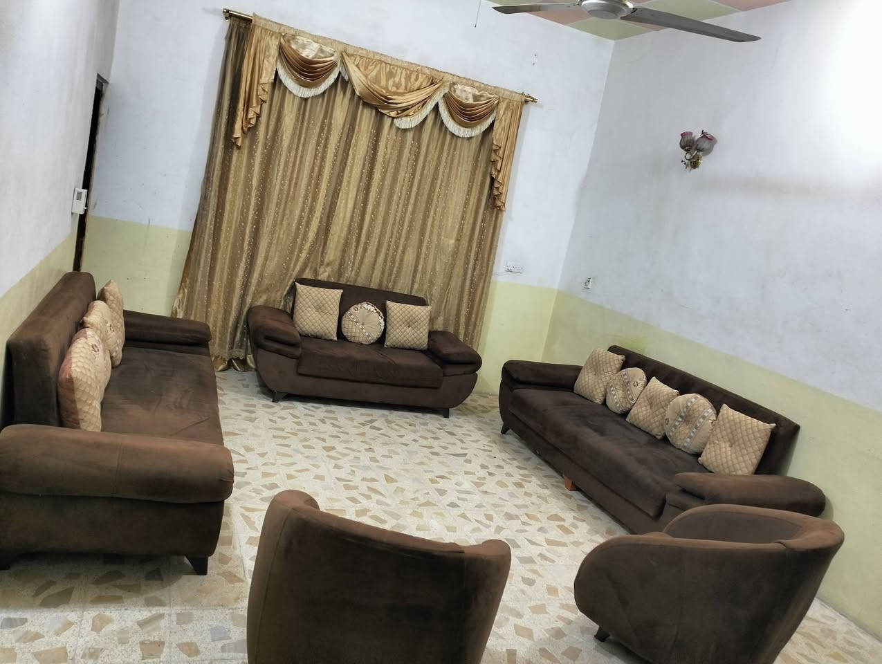 تخم تركي ابو مخزن ويصير جربايه كلش نظيف 10نفرات مع فرشات واكوشات كامل مكلف بلنشر والشراي يتصل بالرقم ***********المكان بعقوبه بهرز
