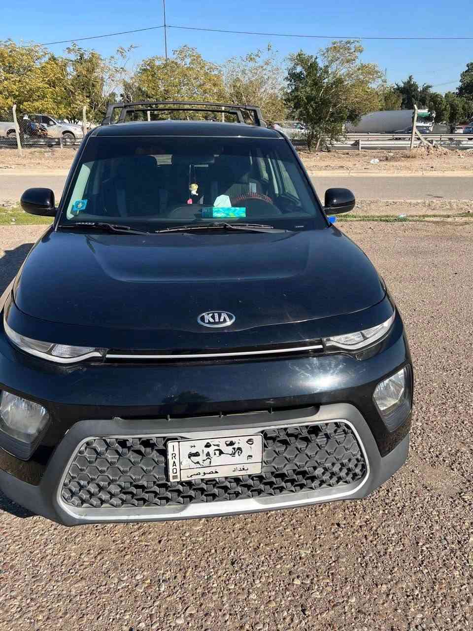 مرحبا.. عندي كيا صول 2020 بحالة شبه زيرو، استخدام بناتي وخفيف جداً ونظيفة.
المحرك: 2000 دوش (المرغوب).

 ماشية: 39 ألف كيلو.

 الخلية والتايرات: تخم تاير كوري جديد + باتري جديد.

 الحادث: بسيط جداً (بس البنيد) بدون دواخل، بدون لغد، والإيرباك سليم 100%. (صورة الحادث والشاصي موجودة).

📍 المكان: بغداد

📞 للشراية جادين فقط الاتصال: ***********
