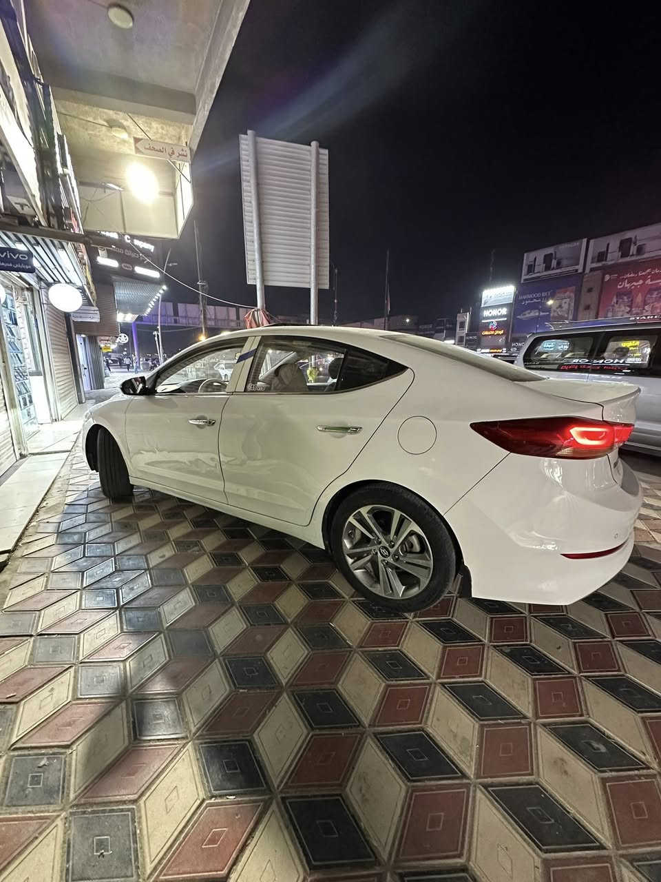 السلام عليكم النترا 2017خليجي فول مواصفات بيها قطعه وحده صبغ والباقي كفاله سياره جديده ونضيفه مكفول حداديه وتبريد ومكينه وكير السياره باسمي شرط التحويل سعرها 133وبيها مجال مكاني بصره رقم ***********
