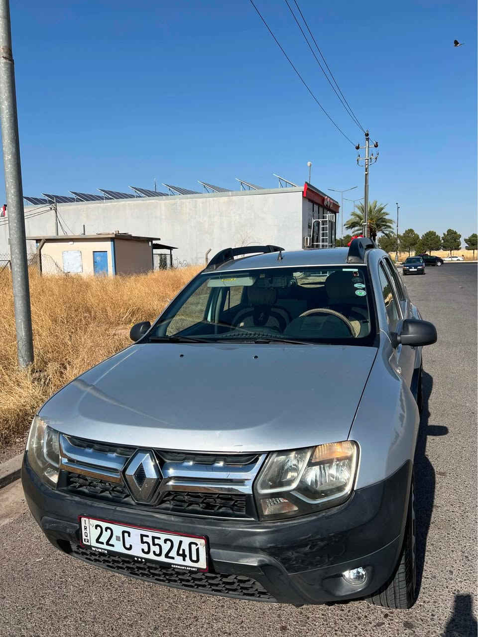 للبيع: رينو داستر (Renault Duster) - موديل 2017 🚗
سيارة عملية، اقتصادية، وممتازة للاستخدام اليومي.
📌 التفاصيل الأساسية:
 نوع السيارة: رينو داستر
 الموديل: 2017
 الممشى (العداد): 110,000 كم
 اللون: فضي
 رقم السيارة: أربيل

المقصورة الداخلية: نظيفة جداً ومعتنى بها، مع وجود تغليف حماية للمقاعد (كوشنات) بلونين (أسود وبيج) للحفاظ على الفرش الأصلي، بالإضافة إلى تغليف لحماية عجلة القيادة (الستيرن).

السيارة بحالة عامة جيدة جداً، مع وجود انبعاج (طخة) في الرفرف/الباب الخلفي الأيمن، وبعض الخدوش الطفيفة على الدعامية الأمامية (موضحة في الصور للمصداقية التامة أمام المشتري).
💰 السعر المطلوب: ⁠[89 ورقة]⁠
📍 الموقع: أربيل، ⁠
📞 للتواصل والاستفسار: ⁠[***********] أربيل, العراق
