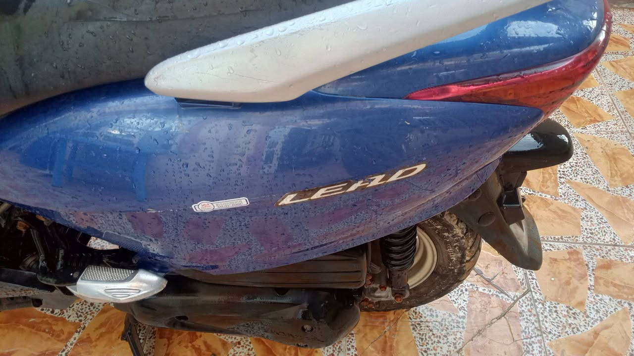 ليدي حديث مكينه بلادي وكفره الصلي ونضافه دراجه بس تركب وتمشي كلشي ماعيزهه شي كلشي كامل السعر 8 ورقات /// ***********
