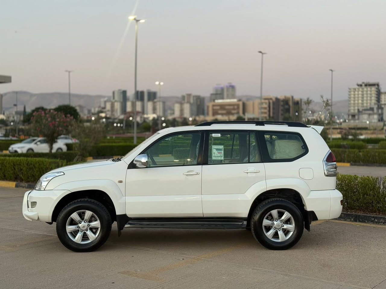Toyota prado 2008 
بيها قطعتين صبغ وشبر بارد بل باب مال صندك 
سعر 135$
***********
