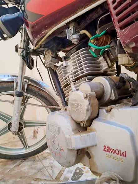 السلام عليكم 
موطور 5 گير شرط كهربائيات ونشاط فول مكفول مع الخوذه والوكس السفري 
مبدل دهن جديد يعني بس انگر سلف وتوكل على الله  السعر 350 وبي مجال 
خابر وتدلل او راسلني ع واتساب 
***********
