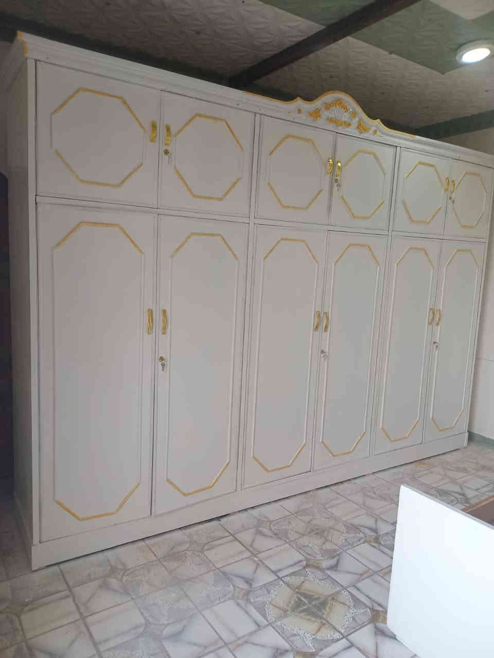 غرفة اخشاب للبيع 
المكان، السدة الهندية منطقة العلگاية
السعر، 600 وبيها مجال
رقم التواصل *********** ‏
