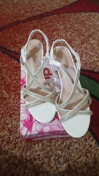 حذاء • جديد • مقاس ٣٧-٣٨