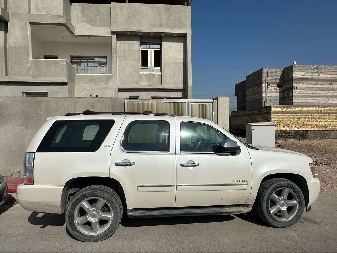 تاهو 2014 خليجي كفالة العامة 
✅رقم بصرة  سيارة LTZ فول موصفات
✅محرك 8V اقتصادي بالطرق السريعة سعة 5.3 لتر 
 ✅كشنات تدفئه تبريد ثلاجة سلايد روف مرايات قلاب كراسي مدوشمات
✅شاشتين عرض امامية و خلفي  بلاد مثبت سرعه رادار 
✅حساسات /فتحة سقف /كراسي قلاب كهربائي وسط و خلفي 
✅سماعتها ستريو بلاد 
✅تبريدو تدفئة ماشاء الله 
✅كامره و ذاكرة مقاعد و شنو ابالك بيه 
✅حداديه بريكات ممتازة / باتري جديد 
✅كلشي بحالة جيدة جدا السيارة ما متعوبة 
وجاهزه وعلى ايدي خذتها زيرو
✅نضافة الداخلية 90%
✅ السياره ماشيه تقريبا  200 الف حقيقي 
🔥 اكو بيها دحچة بالبلاستك الخلفي مال دعامية الورى ما مبينة بالصور 🔥
—————————-
 ⚪️ السعر  $28500 دولار هم بي مجال
 (ميتين وخمسة وثمانين ورقة) ⚪️
——————————
للاستفسار ماسنجر متوفر 
و رقمي بي واتساب 
🌹***********🌹
العنوان ~ البصره / حي بغداد البصرة, العراق

