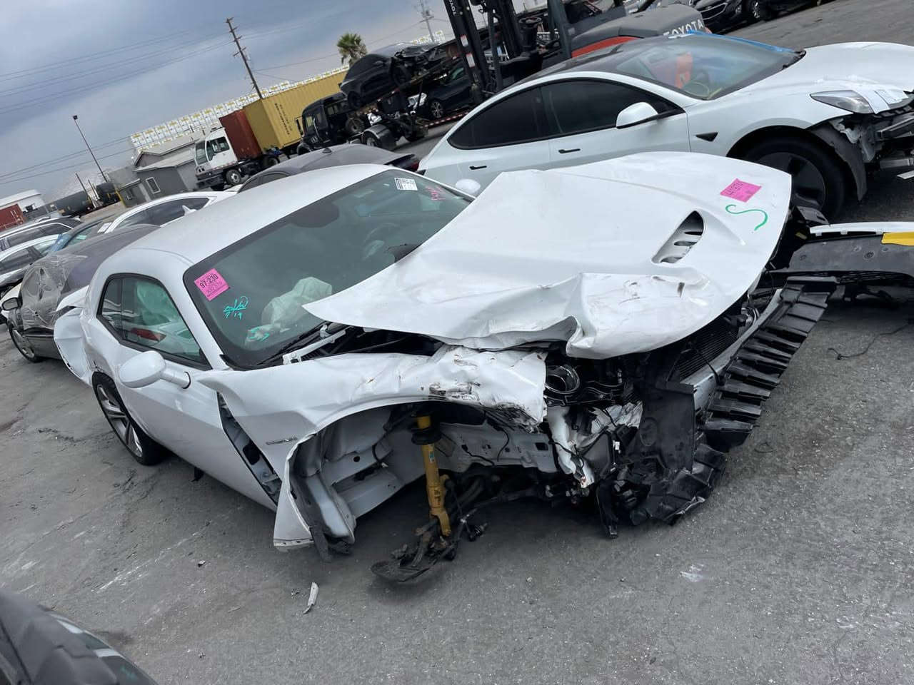 سلام عليكم للبيع جالنجر RT سوبر تراك
موديل 22 
مكينة 5700
مواصفات 
شاشة جبيرة
ويل نجمة تو سايز
كشنات حضن
سوبر تراك تحكم من الشاشة
منصومة زنون كاملة
وبقية المواصفات المعروفة
السيارة حادثه جاملغ وبنيد وجاملغ خلفي وحنشر صور الحادث وصور السونار وياه  السيارة كفالة من الكص شواصي والغود
السعر 173 وبيه مجال 
مكاني بغداد الدورة
للاستفسار  ***********
