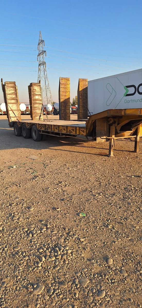 لؤدر الماني منفس ٣ دينكل طيارات ١٧.٥ مكفول كفالة  عرض ٢.٥٠ طول ٨ طول الكامله ١٢ م سعر ١٥٠ $ مجال *********** ***********
