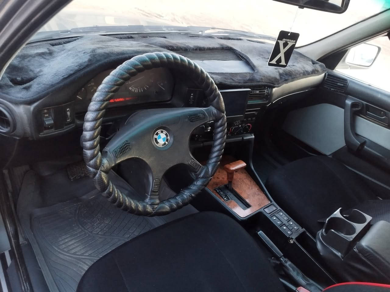 السلام عليكم بيئم 525. محرك فل كير ومحرك وتبريد شرط صدر خلفي امامي جديد 4تايرات جديد رقم صلاح الدين.  الماني        اليف بي محافظة تحول شرط التحويل سنويه عظم عاج صبق عام بدون حادث   السعر 45وبيها مجال بل دين مابيع ***********///***********
