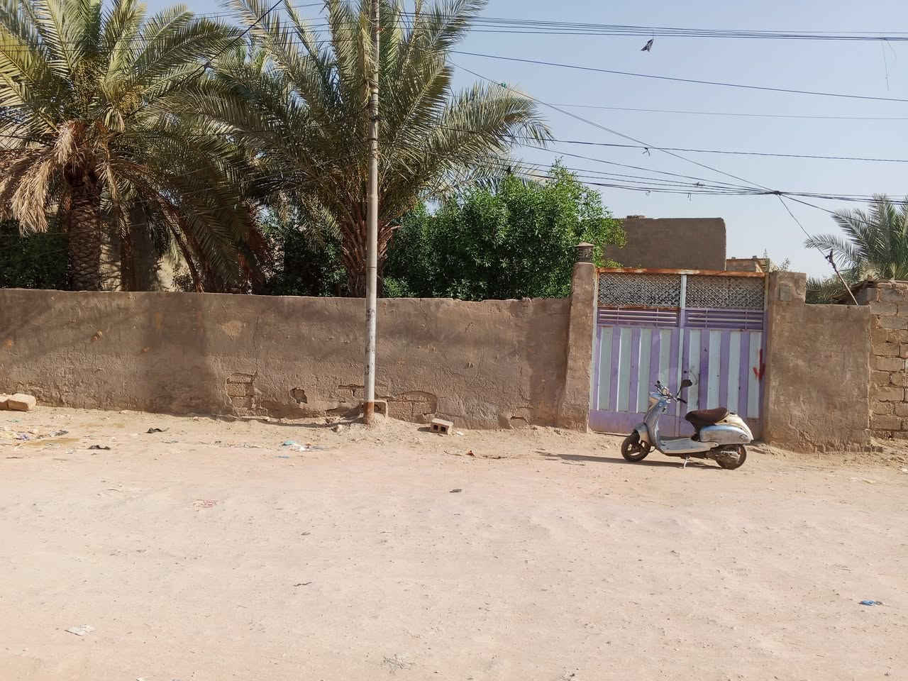 السلام عليكم دار للبيع سند 25 المساحه 600 متر كربلاء كنطرت السلام مقابيل مجمع  الوارث يم عمود 70بشارع البرج يصلح حسينيه ويصلح سكن قريب عله شارع عله طريق الزوار  ***********
