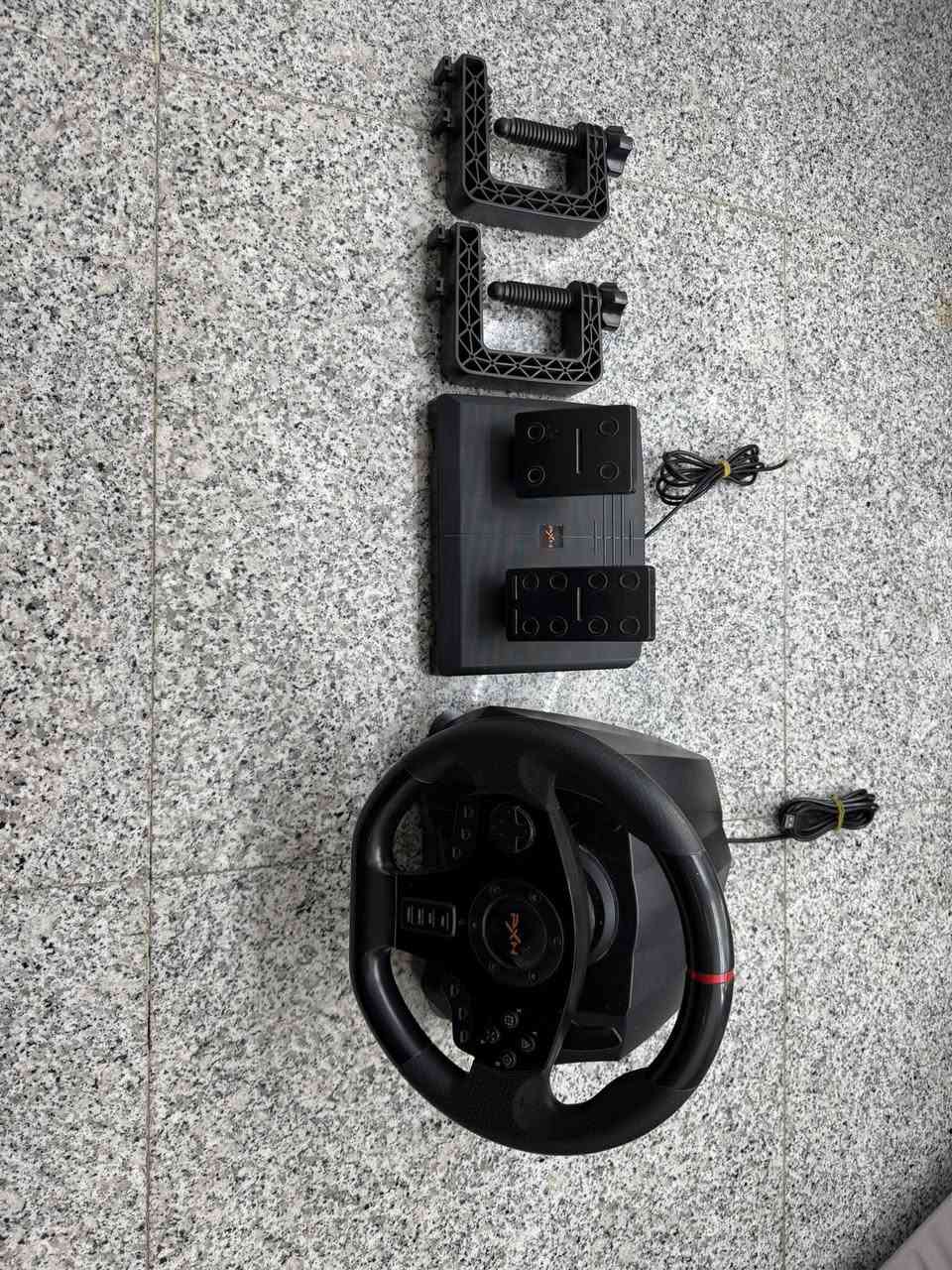 دركسون v900نضافه كدامك بل صور كامل ملحقات سعره ١١٠  الي يريده على رقم *********** للتواصل متوفر توصيل مكاني بغداد
