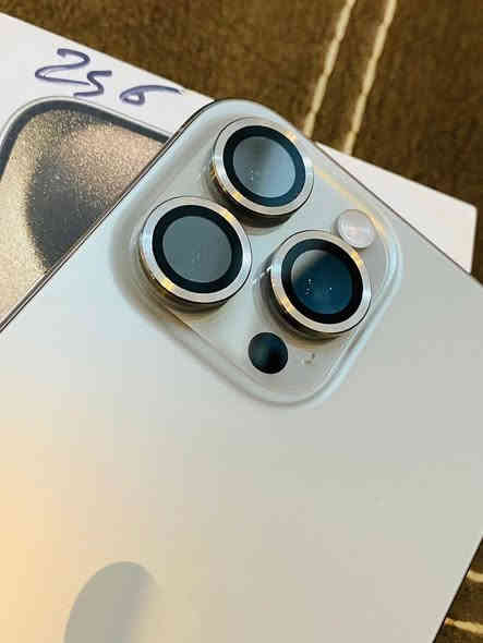 السلام عليكم 

15 برو ماكس 256  تيتانيوم 
بطاريته 88  نظافته 100 ملحقات كامله سعره 1050 ألف قفل 🔏 🔏 

مكاني بغداد *********** واتس
