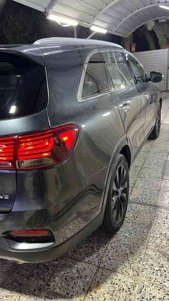 سورنتو Ex موديل 2020 فول
المحرك  6 سلندر 3300
4 انظمة قيادة 
7 مقاعد 
داخل جلد اسود 
كراسي كهرباء 
كراسي تدفئه 
ستيرن تدفئه 
بانواما 
بصمه تشغيل 
بصمه ابواب 
شاشه وكاميرا 
حساسات خلفيه 
باب خلفي كهرباء 
تحكم ستيرن جهتين 
اوامر صوتية بلوتوث 
•كرسي كهرباء
•مقاعد جلد
•بصمة تشغيل
•بصمة أبواب
• جنطه بصمه ذكيه كهرباء تفتح عند الاقتراب
•حساسات خلفيه
•هاندبريك بصمه
•بريك خلفي اوتو ستوب عند الاقتراب 
•شاشة عرض كبيرة لمس مع خرائط و Navigation
• تحكم ستيرن أربع جهات
•نظام AUTO HOLD 
•نظام اوتو ستوب عند الاقتراب من الاشخاص والمركبات (عند الحوادث).
•كاميرة دوارة
•تحديد مسار.
•اشاير بالمري الجانبية.
•رادارات أمامية وخلفية وجانبية ونقطة عمياء.
• نظام ترحيب عند الاقتراب.
•حساسات.
•3 قطع تبريد.
•7 راكب.
•كير 8 نمر.
•جميع زجاج النوافذ اوتو

ماشية 58 الف مايل
تبديل بابين عكس السايق 
البابين الي تم تبديلها صبغها جارد شوية
صور الحادث موجودة راسلني ادزلكياها
شاصي مكفول لغد مكفول 

السعر 210 ورقه 

مكان السياره بغداد اليرموك 

للاستفسار الاتصال. 
***********
