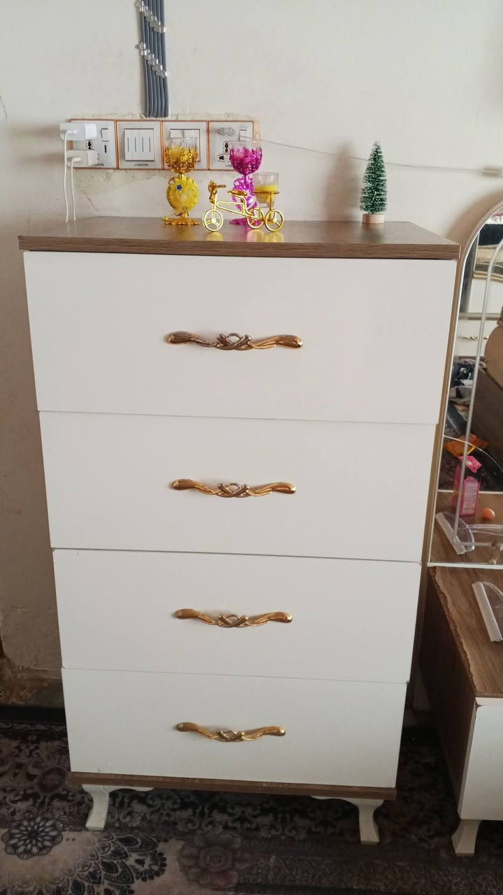 سلام عليكم متوفره غرفه نوم للبيع شويه تعبانه اكو بعد زاويه وا مخزن مال جربايه ول بيبان واكعه موجوده مابيهن شي بس شكلهوهن السعر 200 الف


**إذا كنت صاحب هذا الإعلان وتريد حذفه لأي سبب، رجاءا أرسل رسالة إلى الدعم الفني**