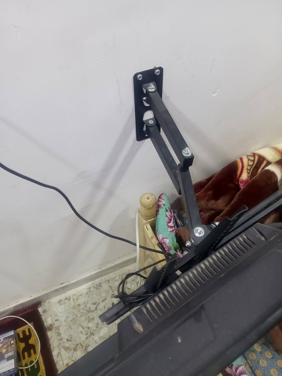 شاشه حجم 32 شاشه بيه نت و وياه استاند متحرك كامله مكمله للبيع ب85الف الله شاهد ما مستخدمه اهوي بعدهي جديد رقمي ***********
