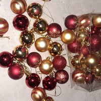 كرات شجرة كرسمس اكثر من خمسين كرة السعر 6000 للحجز والاستفسار واتساب  ...