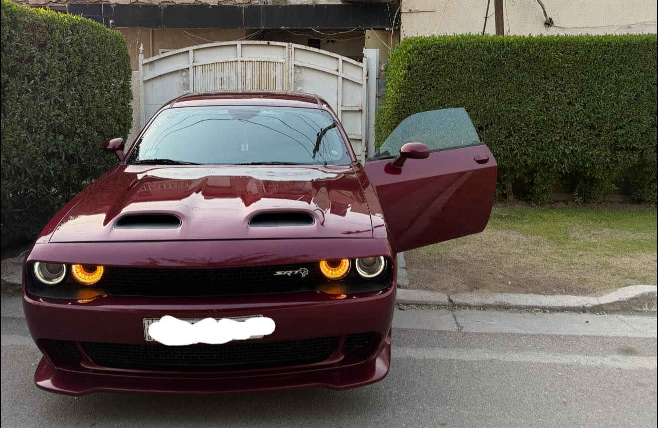 السلام عليكم 
شباب للبيع جالنجر sxt موديل 2019حادثها جاملغ يسرة وبنيد فقط قطعتين صبغ بدون ايرباك بدون دواخل تخم تاير ابولو جديد قبل شهرين شديتة انتاج 2025 من تاير مول 245/45/R20 صدر امامي وخلفي جدا جديد وصدرها اصلي مو تجاري محرك كير كفالة لايت زنون رقم بغداد بأسمي هزة وسنوية ورقم جديد ومعروفة مواصفات الSXT محرك v6 3,600 
مكانها بغداد حي الجامعة السعر 195$ ورقة وبيها مجال شباب السيارة ستوك ابد مملعوب بيها لا برمجة ولا تفريغ ولا صوت والسيارة كلش نظيفة بالحقيقة بعد احلة ماشية 59 الف كيلو
بيها بصمات ثنين اصليات تشغيل عن بعد السيارة   
*********** هذا رقمي متوفر بكل الوقت
وهاي صور السيارة من كل الجهات وصور المزاد مالتها هم وحتى تقرير كار فاكس عندي بيها  
تحياتي الكم 🙏❤️
