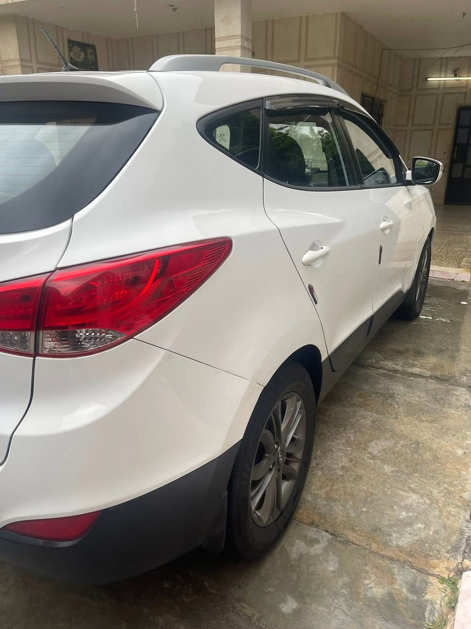 توكسان 2015 نظيفة 
گير ومحرك شرط ممفتوح 
السيارة مناقصة اي شي
تخم تاير صدر جديد
بيها مكانين بارد قليل وحالوب صارت عندي 
هم قليل السعر ١٥٥

سونار موجود
***********
