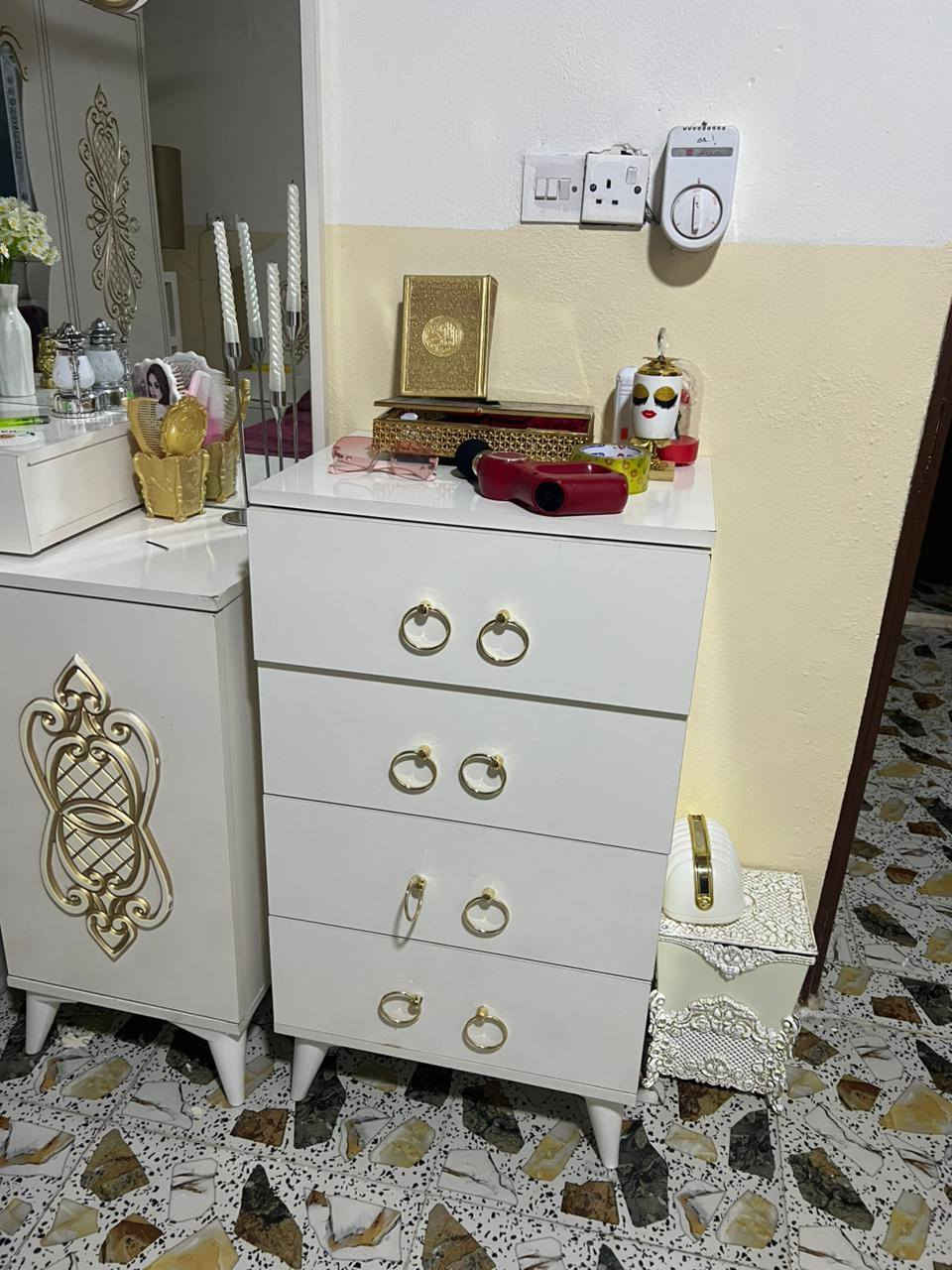 غرفه نوم للبيع ب ٥٠٠ قفل
بعشيقه مفرق خور سيباط
*********** واتس
