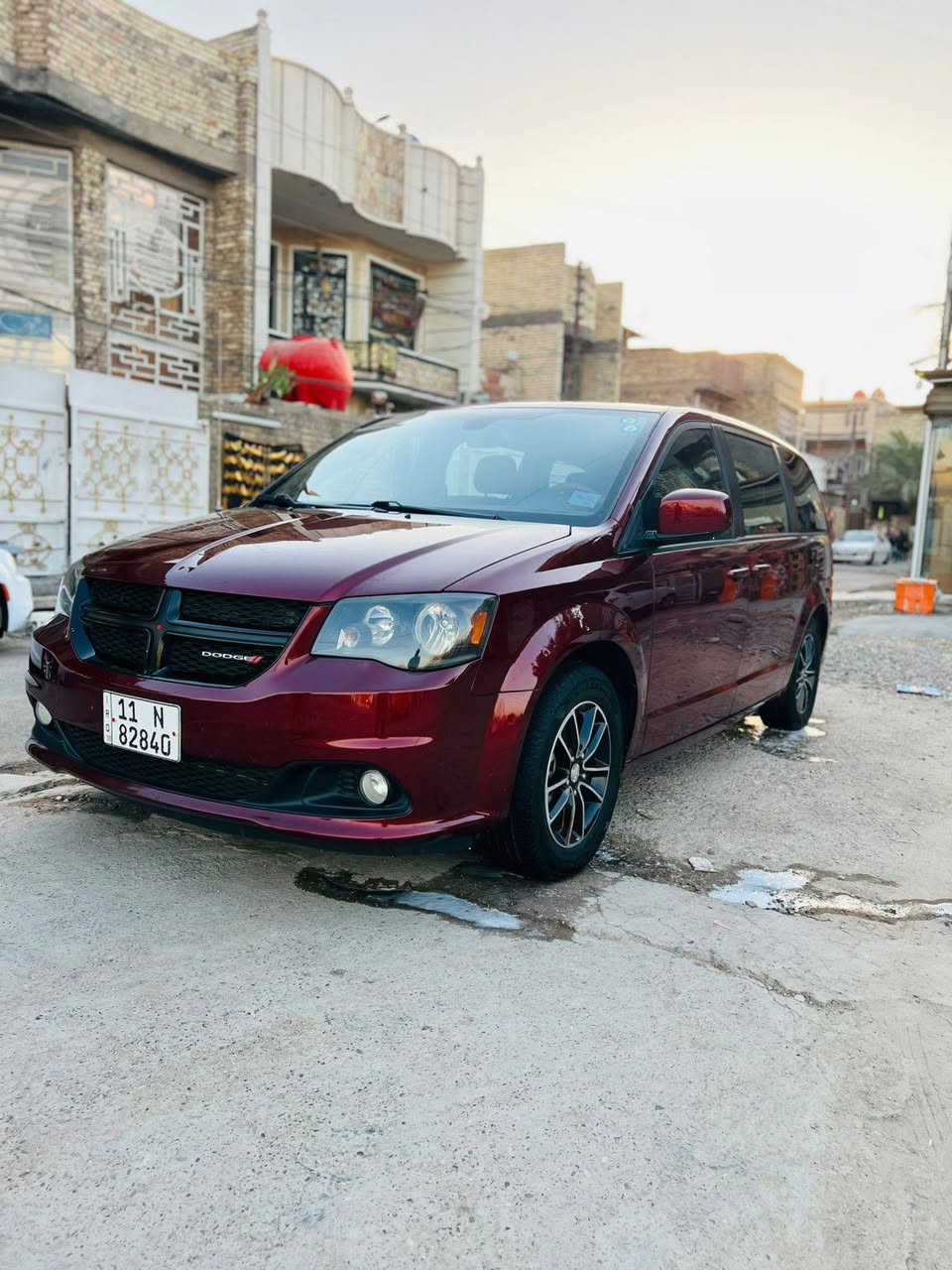 #السلام عليكم من رخصة مدير الكروب المحترم دوج كرڤان مديل 2019 وارد امريكي حادثهة جاملغ خافي وباب السلايت وشوية باب الصدر بدون دواخل وبيهة 3 قطع بأمريكا صبغ  السيارة نص فول  7 راكب 3 قطع تبريد كشن كهرباء تحكم جهتين كامرا خلفية السيارة تخم تاير جديد صدر جديد گير ومكينة خير من الله تبريد ثلج ماشية 90 السيارة احلة من الصور رقم بغداد دولي هزة جديدة سنوية جديدة لـ31  مكان السيارة بغداد حي اور
رقم الهاتف ***********
السعر:143اوبيه مجال بصيط
