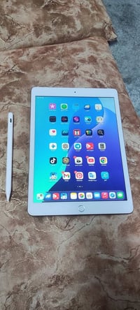آيباد ٨ • ١٢٨ • شاشة مبدلة