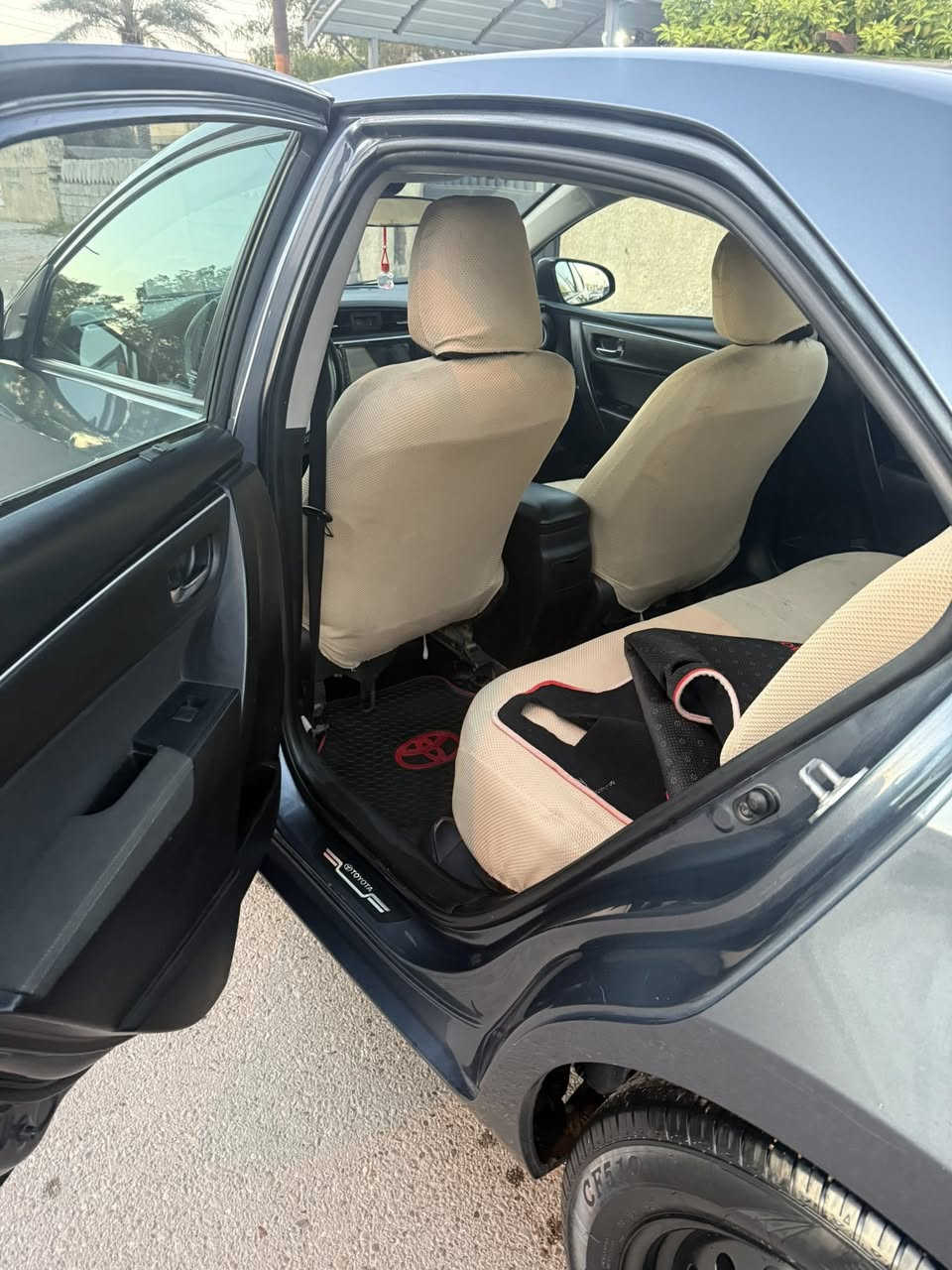 كورولا ٢٠١٧ حادث جاملغ معدل على البارد وبنيد مبدل سياره نضيفه كير محرك تبريد مكفول السياره بأسمي رقمها سليماية السعر ١٢٥ وبيها مجال للتواصل هذه الرقم *********** بي واتساب
