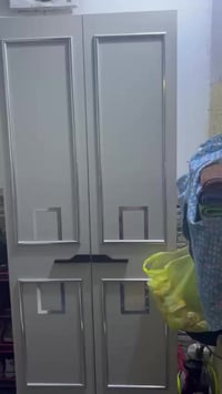 غرفه للبيع • نظيفه جدا • اضرار بسيطه