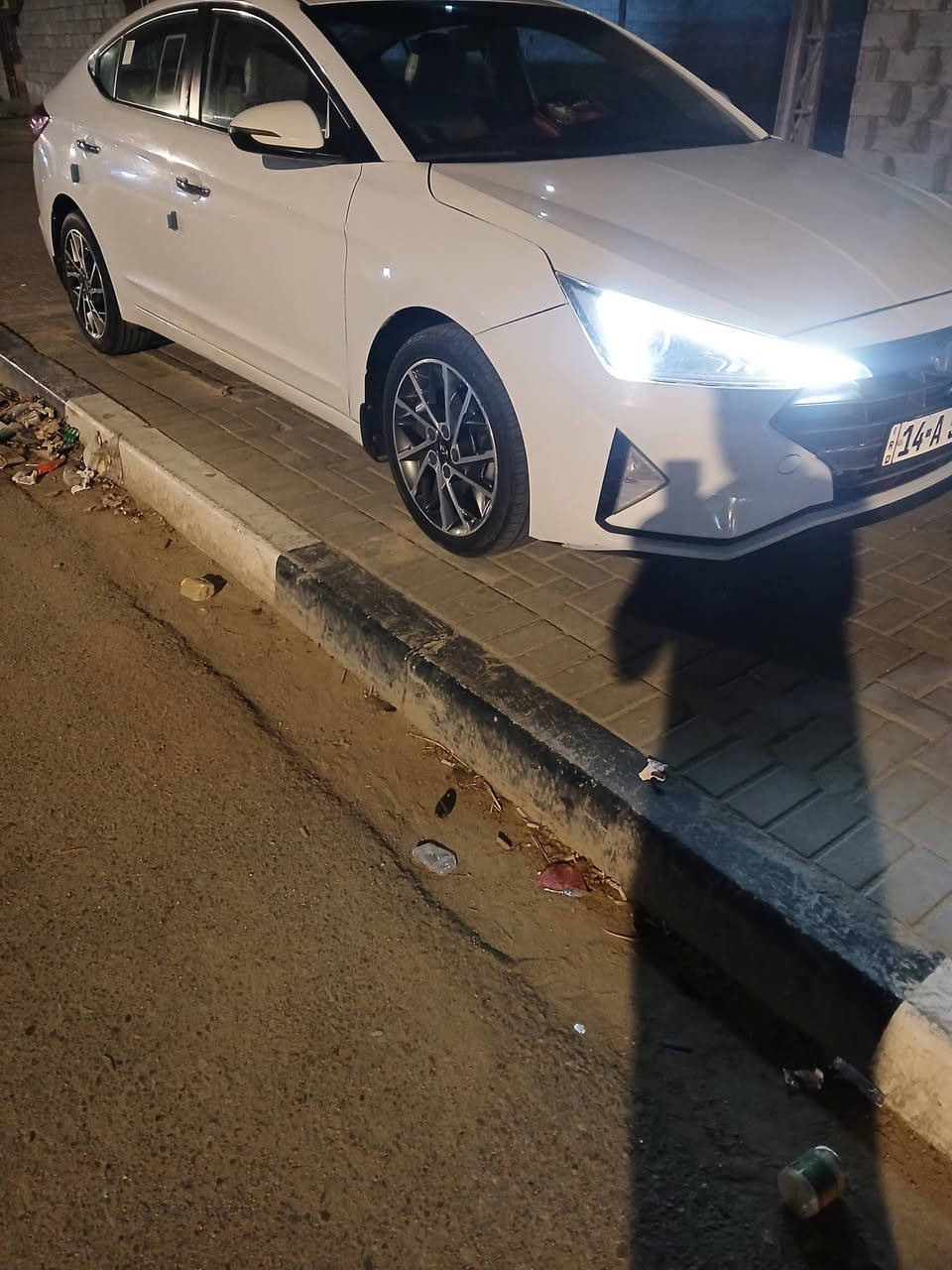سلام عليكم النترا خليجي موديل ١٩شكل ٢٠  محرك 200 دوش بصمه تحكم تبريد خلفي فول موصفات 
بيها البنيد صبغ وبارد بحافت الباب وبارد بالداير 
ماشيه 140 محرك تبريد حداديه كلها جديده رقم بصره رقم مميز  السعر 140 وبيها مجال جدا قليل مكاني بالقبله ***********
