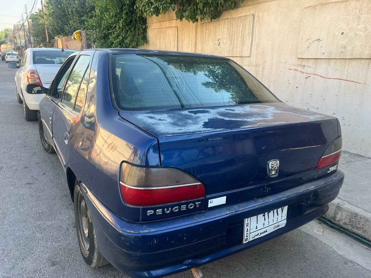 بيجو موديل 2001 حره تبريد شغال 
بدون حادث كابون بانزين موصل رقم بغداد 
بسمي السعر 42 وبيه مجال ***********
