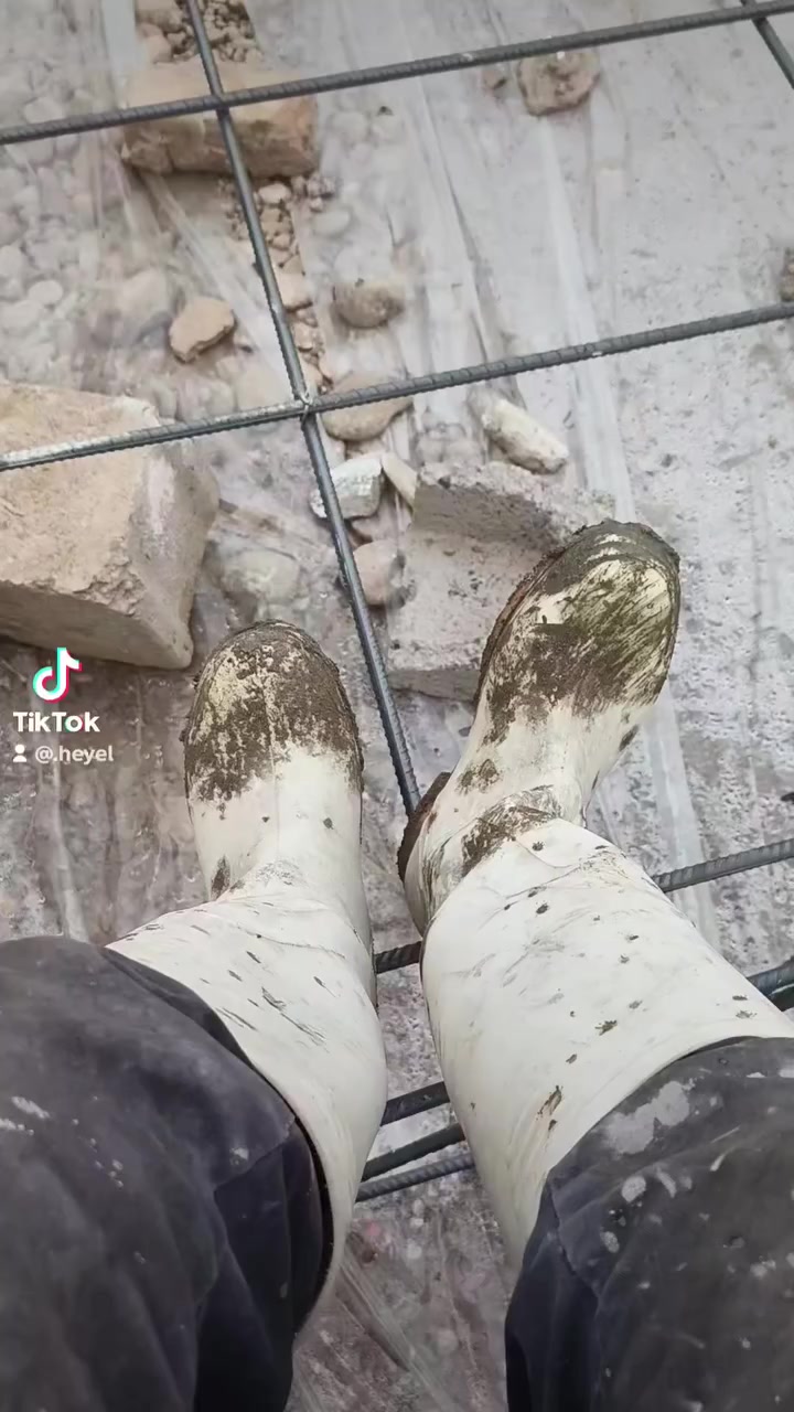 سلام وعليكم اخوان مستعدين لصب اساس رفت سقوف لاش سغل وانسب الاسعار وشغل درجه اوله اتصل وتدلل ***********
