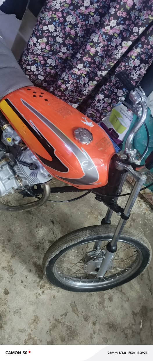 دراجه البيع ادوات نفيفه كلش ما متعبه سعره 400 وشراي يتصل ***********مكان معقل
