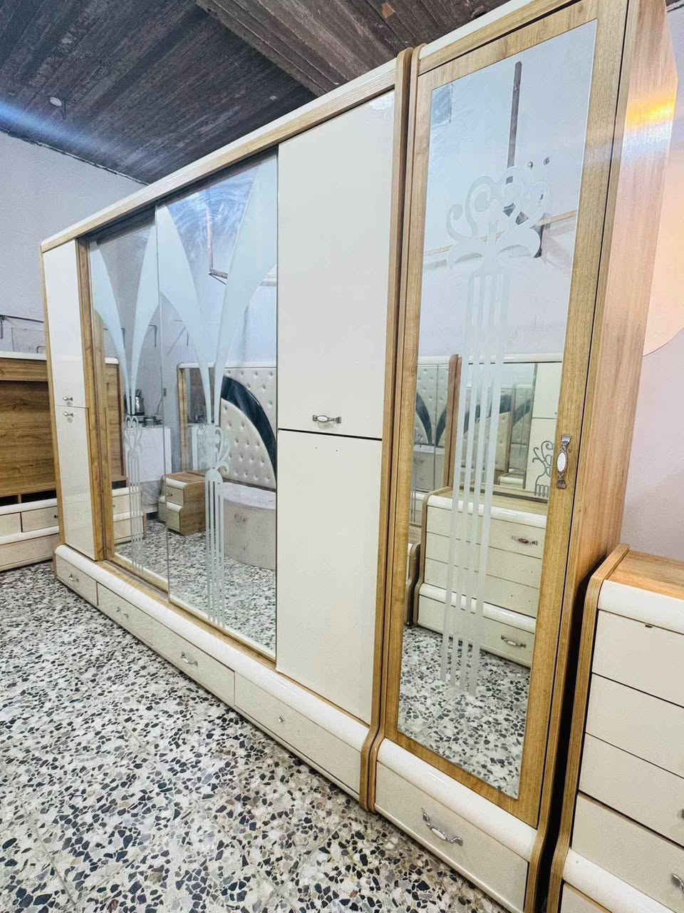 غرفه 12 قطعه ضخمه وحلوه  كلش  ونضافه فول سعرهه مناسب بس 875 الف نجف يالله النجف, العراق


**إذا كنت صاحب هذا الإعلان وتريد حذفه لأي سبب، رجاءا أرسل رسالة إلى الدعم الفني**