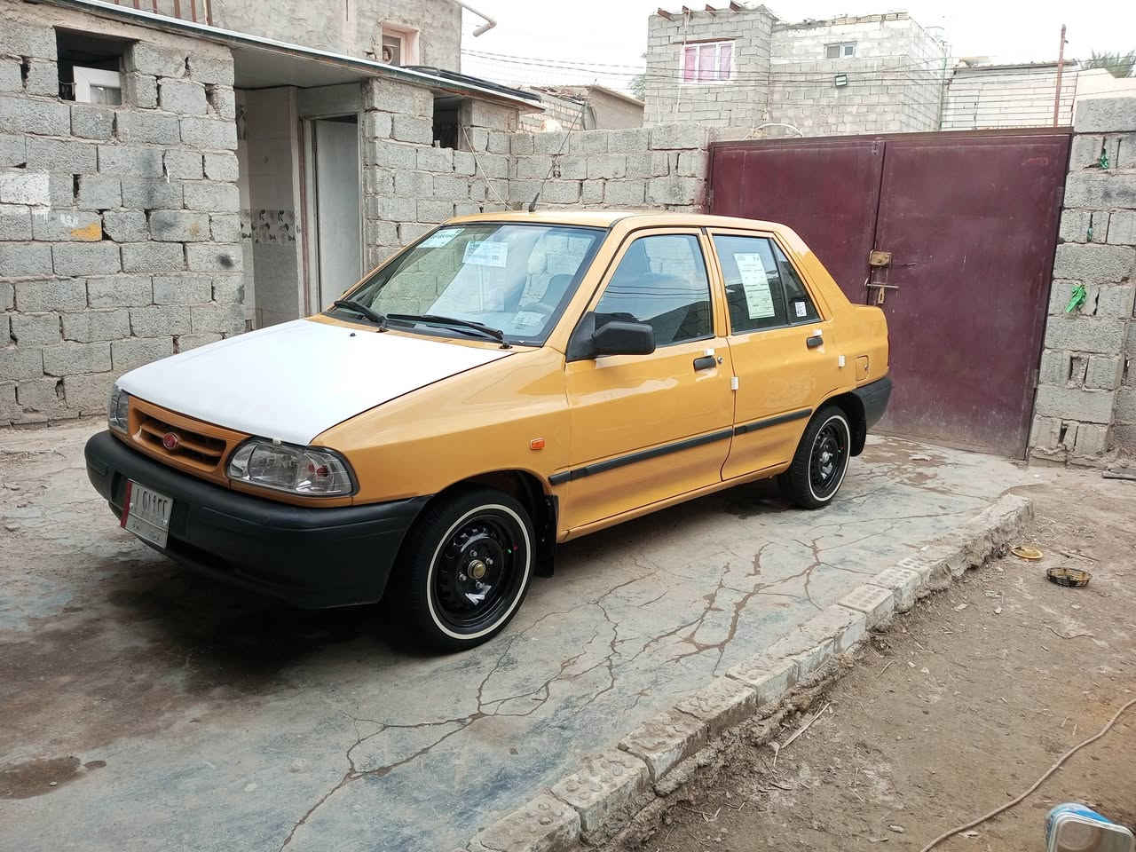 السلام عليكم سايبه موديل 2015 رقم كربلاء الماني لا ضربه ولا صبغ بيه بارد بل باب اليمنه كير مكينه مكفولات شواصي مكفولات تخم تاير جديد حداديه جديده السعر 33 مكان السيارة كربلاء الحر السواده ***********//***********
