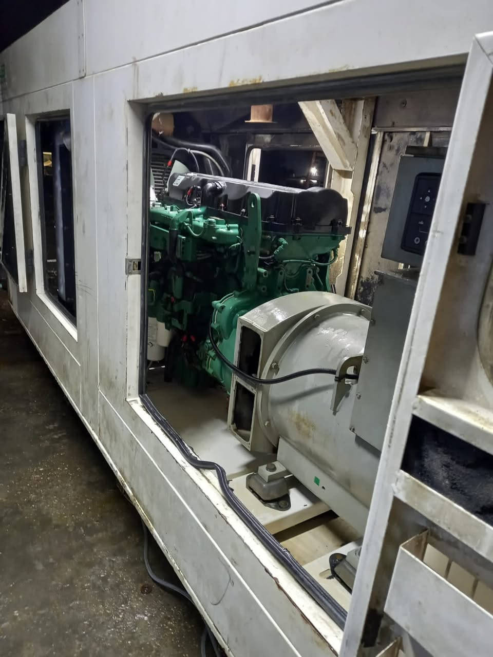 سلام عليكم
فالفو حجم 941 D9🇬🇧

350kva اوربي وارد بريطانيا 

اخوان مولدة كلشي بيها بلادي 

كاتم‎ شاشة اوتو ***********
