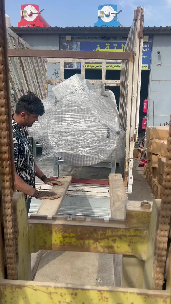 تم وصول وجبة غسالة بطانيات من ماركة الحداد شركة تكنكل نوع تركي ستيل 60 كيلو   وباذن الله الوجبة الثانية يوم غدا الاخوة الي حاجزين يرجى الاتصال ***********
