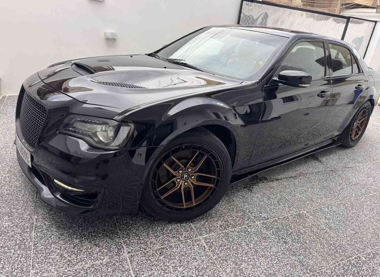 السلام عليكم 
اوباما(كرايسلر) 2021 V8/5700  
فول مواصفات  معروفة الفول❤️
الاضافات 
شوتة afe 
دركة RPM كاربون فايبر 
هدرز امريكن ريسنك دبات موبار.ويل تايتن ريسنك امريكي اويل كاج كان 
بوابات للاكزوز 
انارة داخلية متغيرة احدث نظام بنيد srt ٣ فتحات + بنيدها الاصلي موجود سليم 💯  تاخذة وية السيارة
دفيوزر خلفي + لحية
الحادث فقط قبغ جنطة مبدل بدون دواخل
مكاني بغداد سنوية وهزة جديدة 
السعر 305 $الف


**إذا كنت صاحب هذا الإعلان وتريد حذفه لأي سبب، رجاءا أرسل رسالة إلى الدعم الفني**