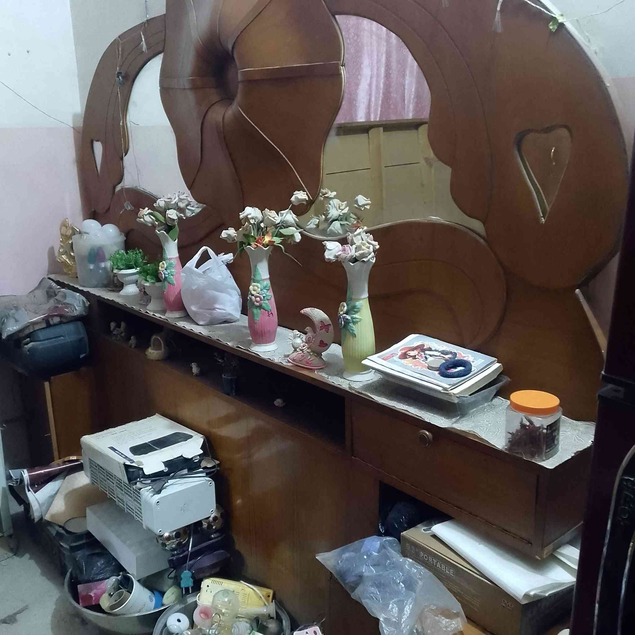 السلام عليكم غرفه نوم  طابقين نضيفه للبيع مكان  طويريج  السعر   ٥٠٠ الف ***********
